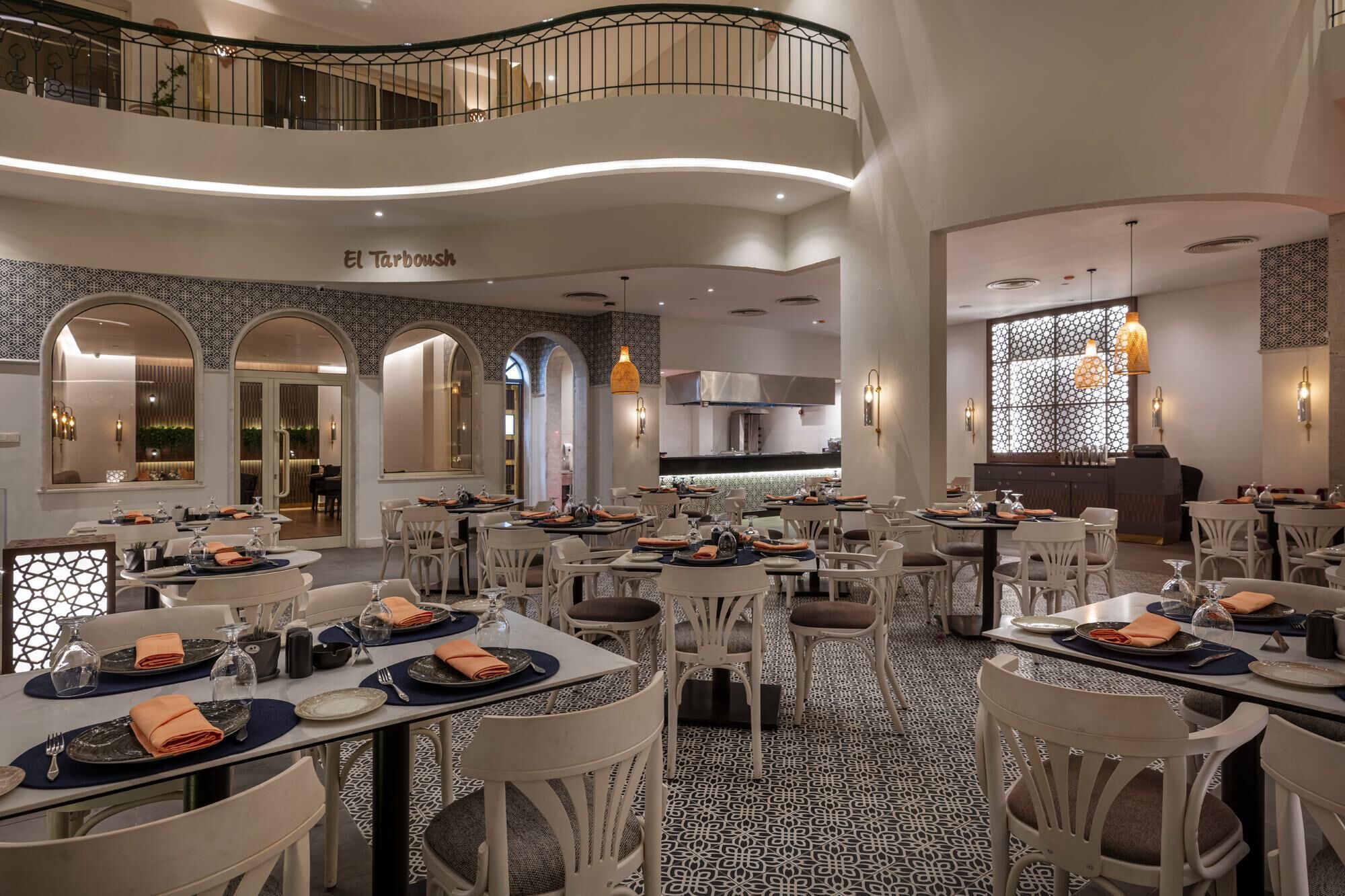 5 restaurants; breakfast, lunch and dinner served 