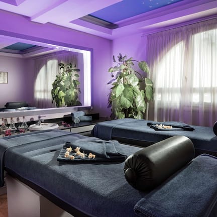 Sauna, steam room, Turkish bath, body treatments, aromatherapy