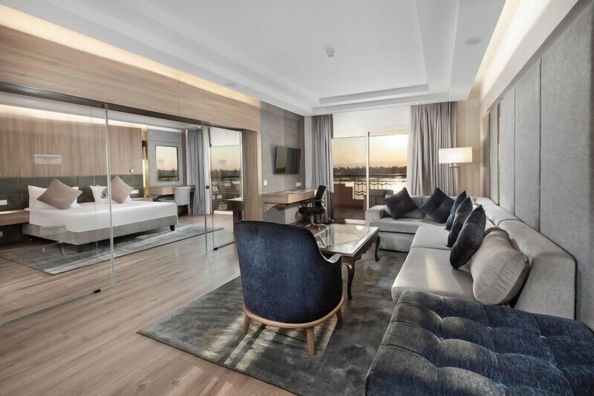 Suite – executive (Nile View) | Minibar, safe på rommet, skrivebord og blendingsgardiner