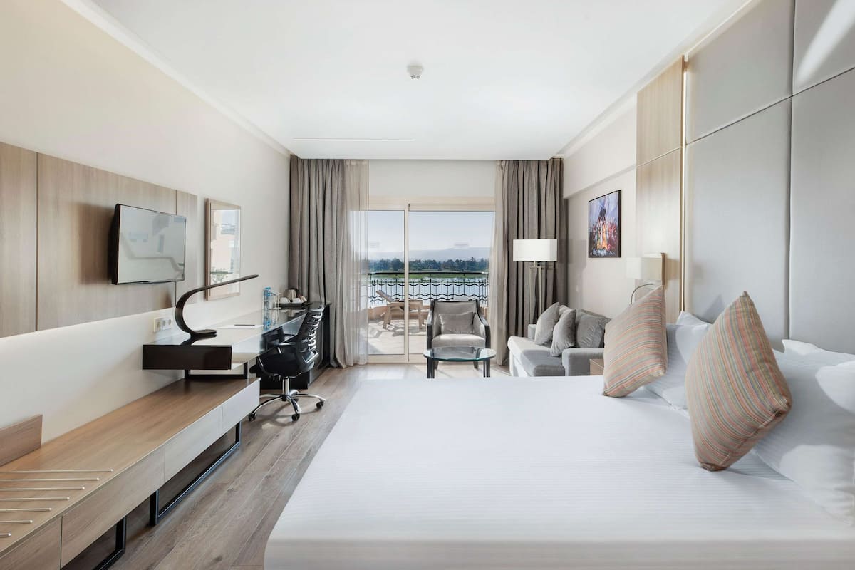 1 slaapkamer, een minibar, een kluis op de kamer, een bureau