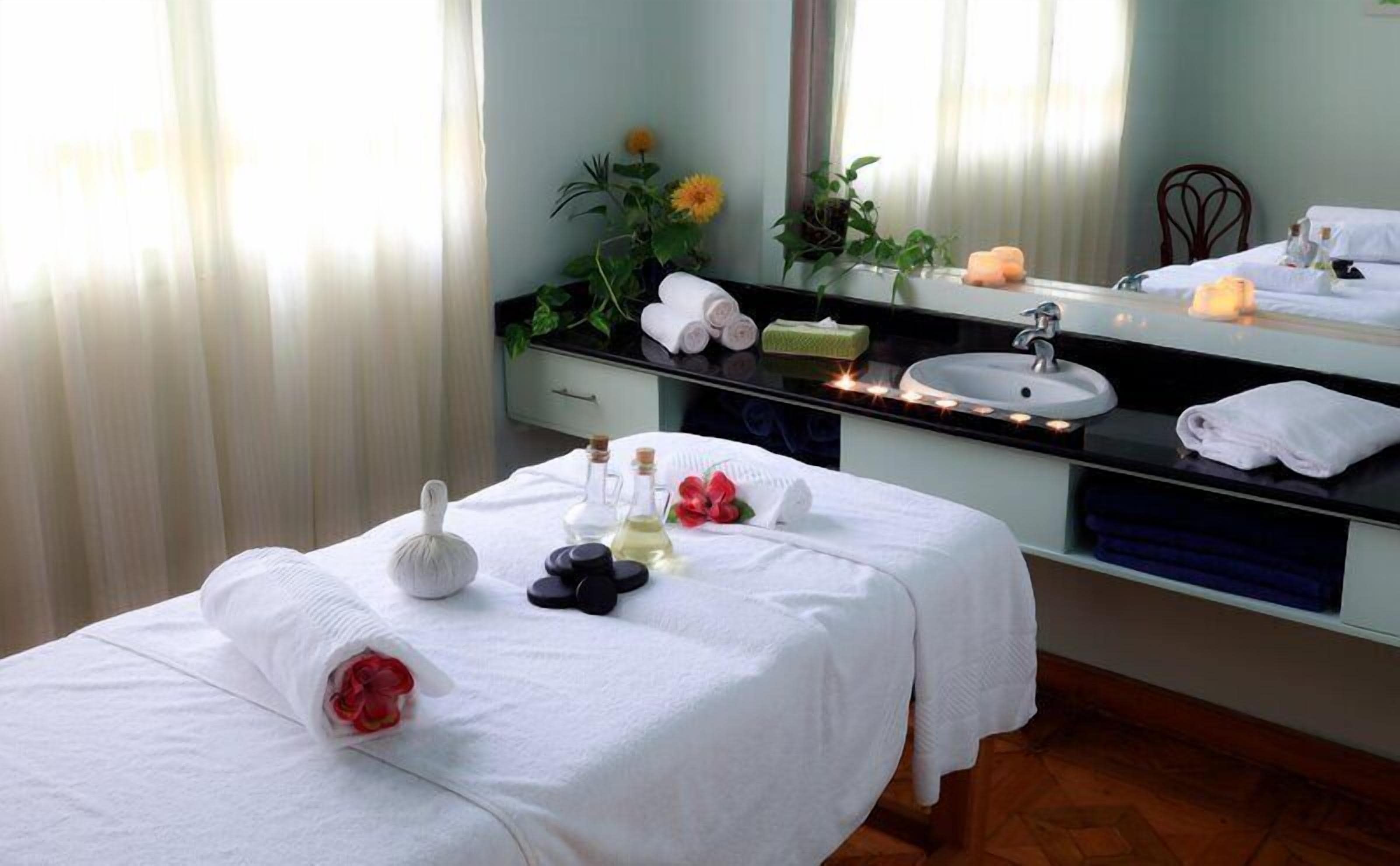 Sauna, steam room, Turkish bath, body treatments, aromatherapy