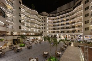 5 restaurants; breakfast, lunch, and dinner served - Steigenberger Nile Palace (Luxor)