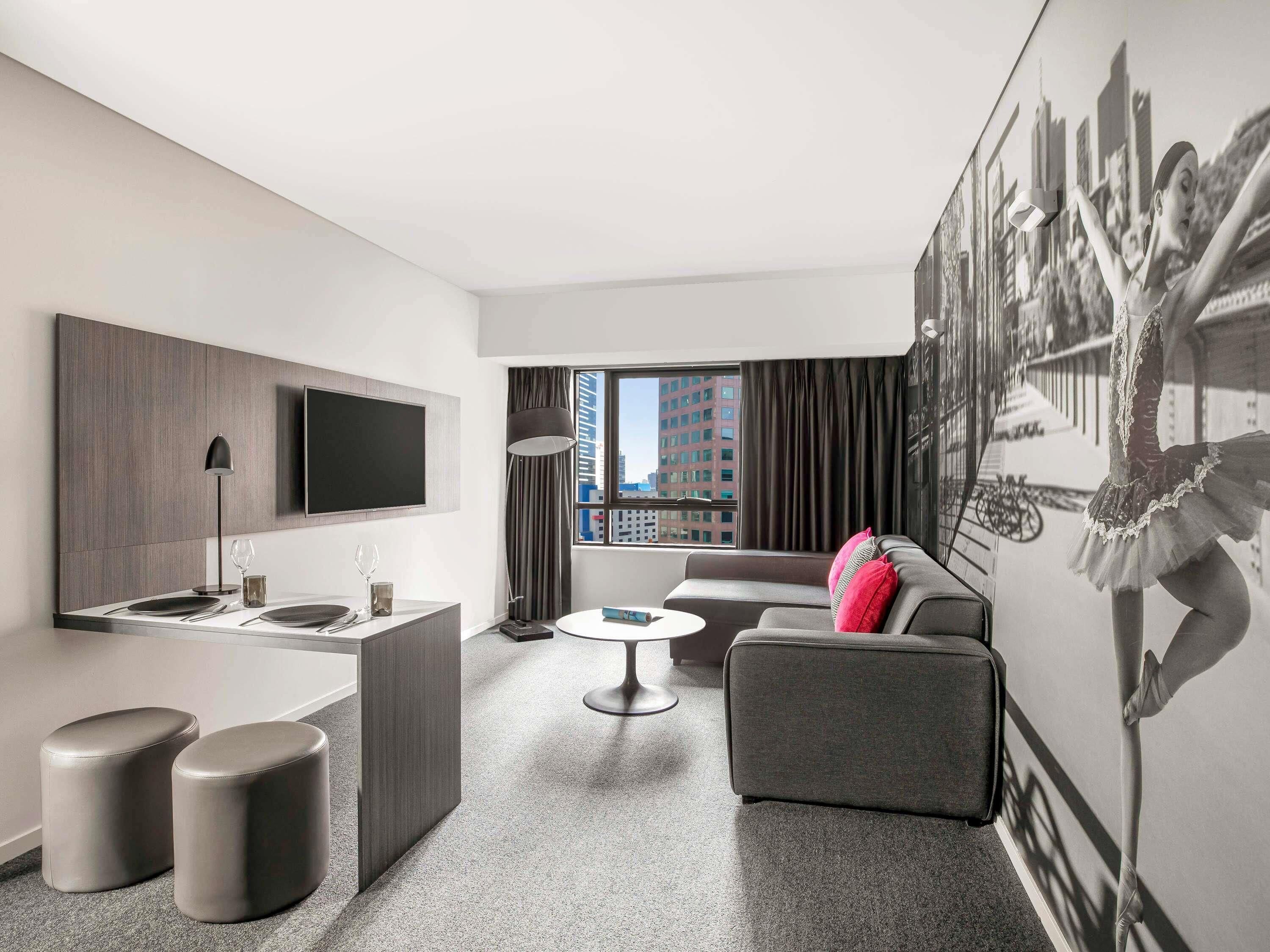 Leilighet, 1 soverom (Spa) | Safe på rommet, skrivebord og skrivebord for bærbar PC