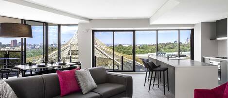 Premium-lejlighed - 2 soveværelser - hjørneværelse | Pengeskab på værelset, skrivebord, arbejdsområde til bærbare computere