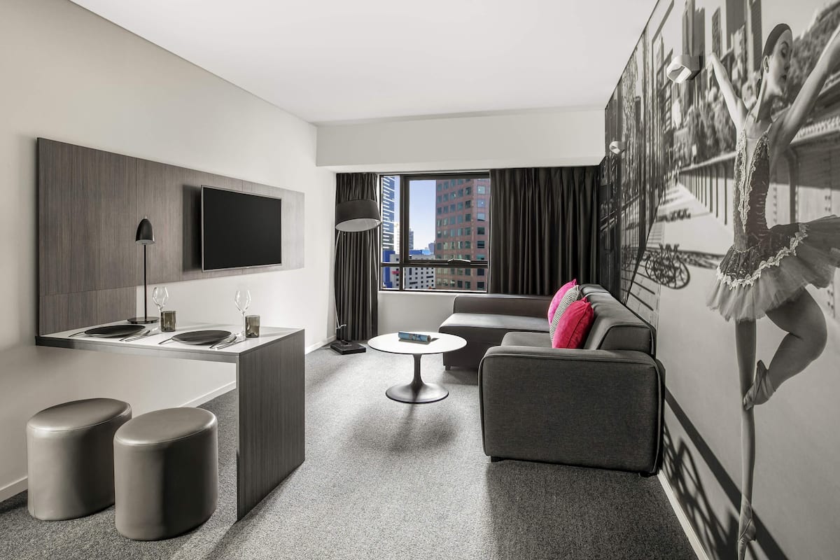 Leilighet, 1 soverom (Spa) | Safe på rommet, skrivebord og skrivebord for bærbar PC