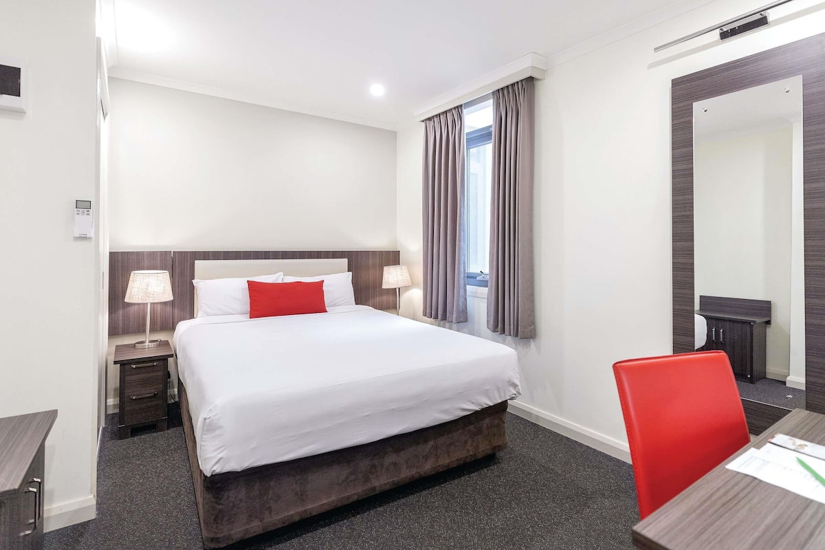 1 bedroom, in-room safe, iron/ironing board, free WiFi