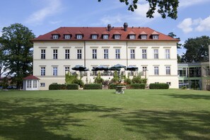 Unclassified image, 2 of 26, button - Landhotel Schloss Teschow (Teterow)