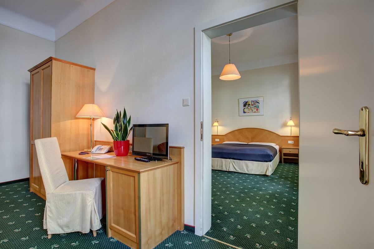 Suite | Hypo-allergenic bedding, desk, blackout drapes, rollaway beds