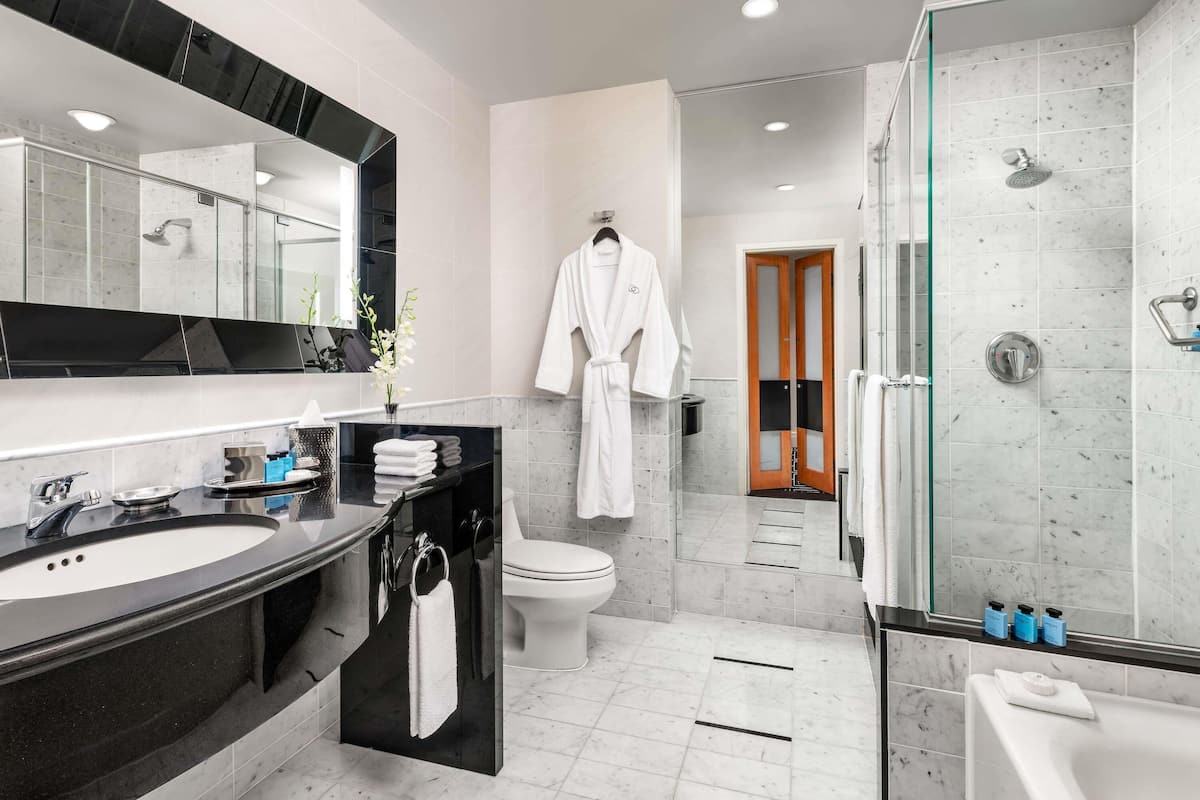 1 chambre, literie de qualité, couette en duvet