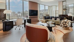 Suite – president (Mount Royal View) | Sengetøy av topp kvalitet, dundyner, senger med overmadrass og minibar