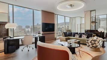 Presidential Suite (Mount Royal View) | Premium bedding, down comforters, pillowtop beds, minibar