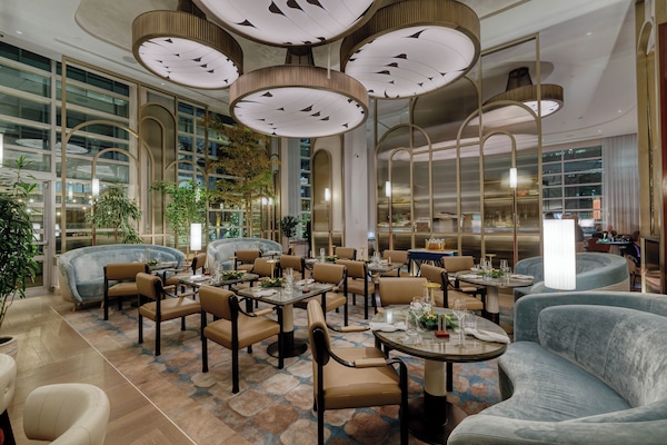 Petit déjeuner, déjeuner, dîner et brunch servis sur place