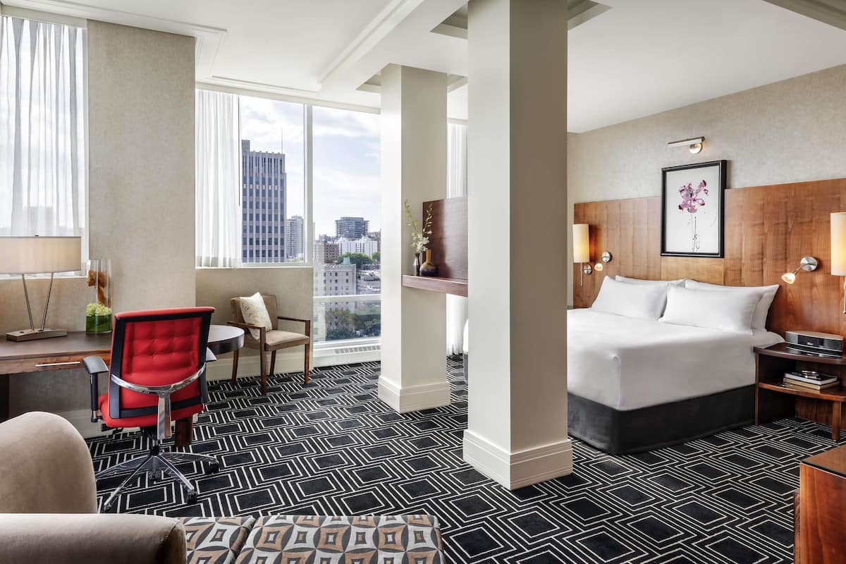 Prestige Corner Suite, 1 Bedroom, 1 King Bed and 1 Sofa bed