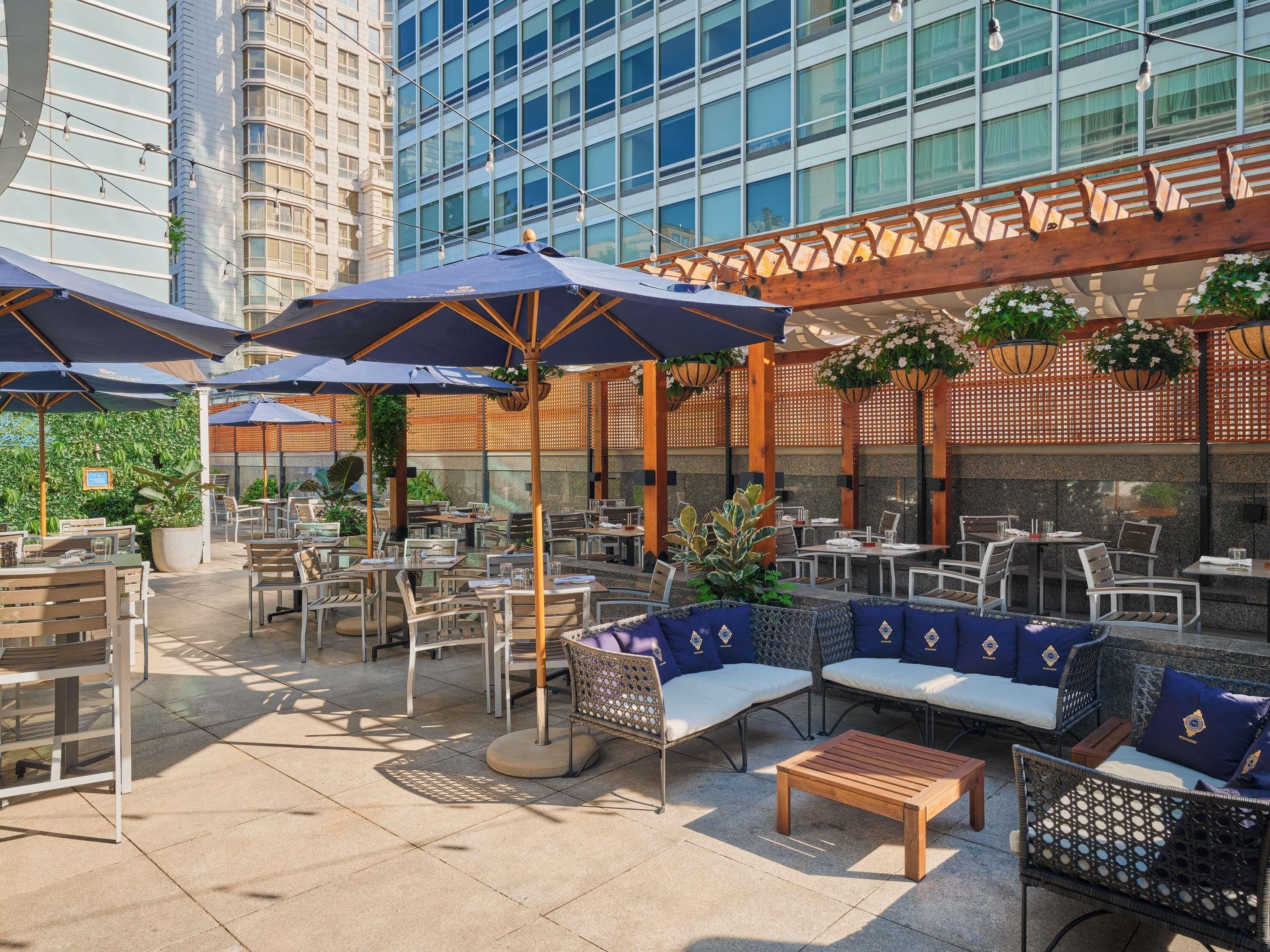 供应午餐和晚餐