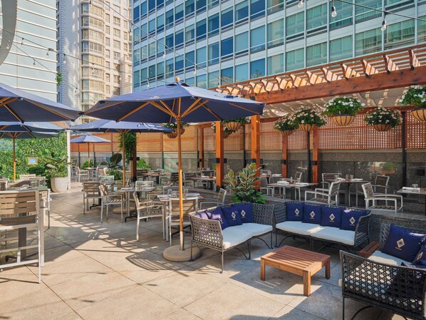 ให้บริการ: อาหารกลางวัน และ อาหารเย็น