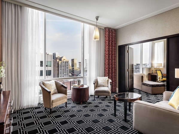 Prestige Corner Suite, 1 Bedroom, 1 King Bed and 1 Sofa bed | 1 bedroom, premium bedding, down duvets, pillow-top beds