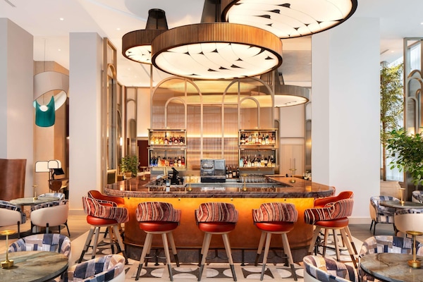 Con servicio de comidas y cenas