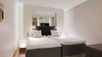 Habitación con 2 camas individuales (Compact) | Insonorización, tabla de planchar con plancha, cunas y camas extra