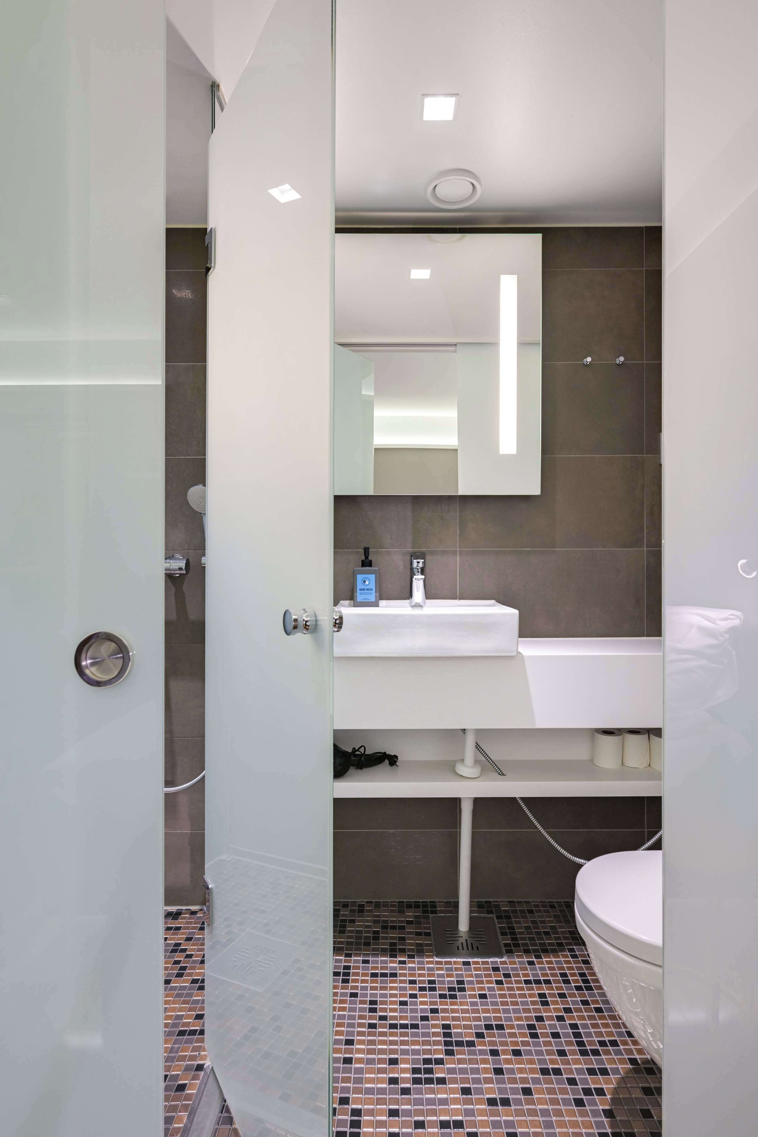 superior double room | soundproofing, iron/ironing board, cots/infant beds, rollaway beds