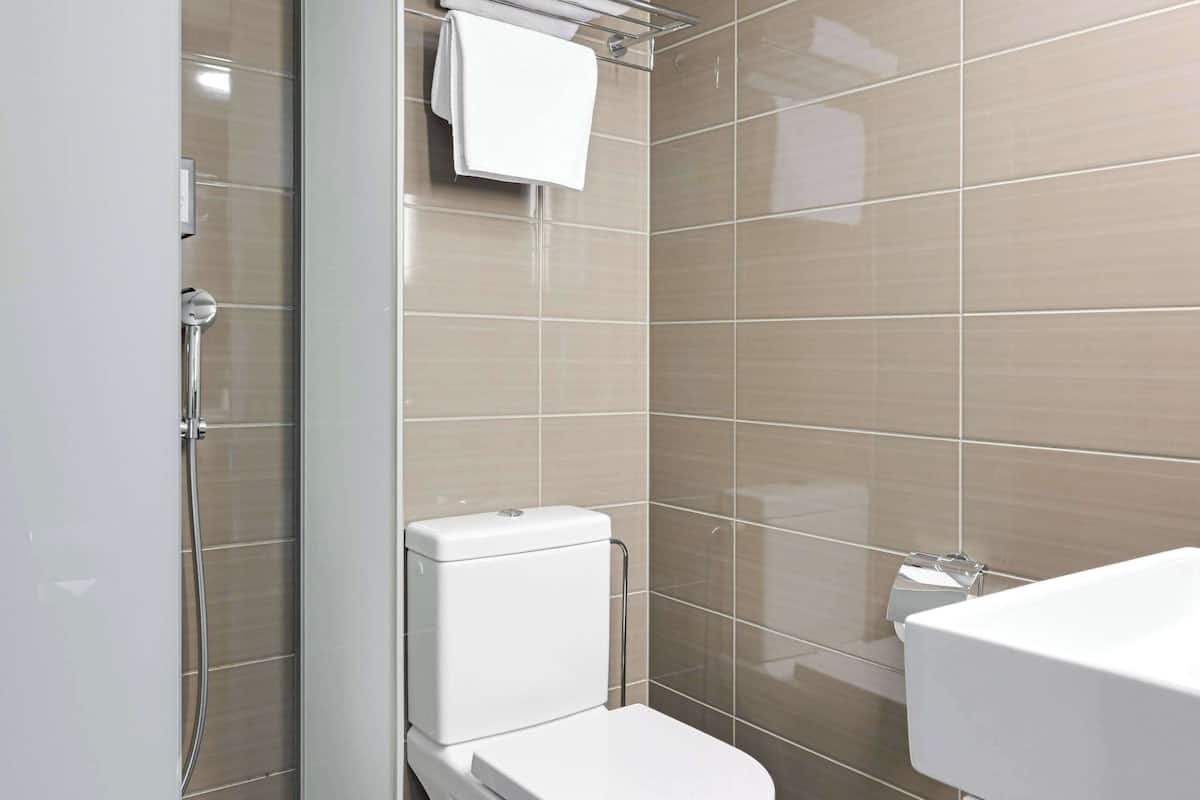 single room (compact) | soundproofing, iron/ironing board, cots/infant beds, rollaway beds