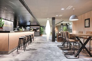 Lobby - Comfort Hotel Xpress Helsinki Airport Terminal (Vantaa)