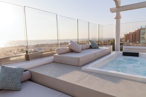 Un sauna, una bañera de hidromasaje, baño turco/hammam