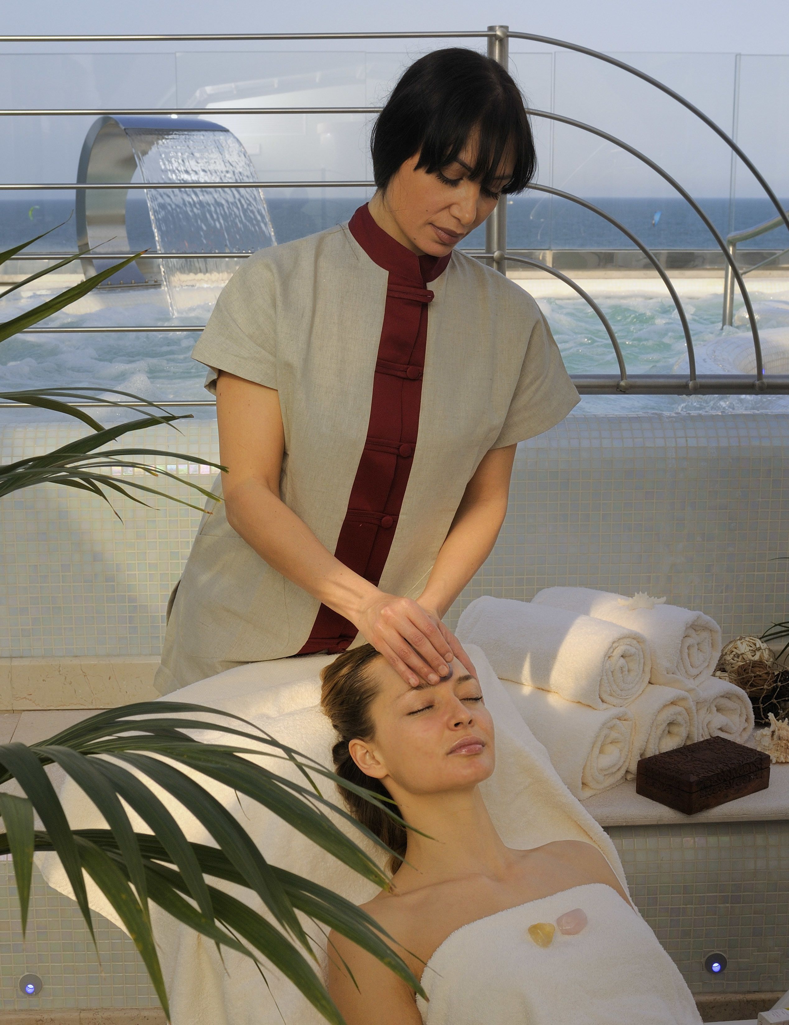 Sauna, hot tub, Turkish bath, body treatments, mud baths, aromatherapy