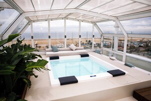 Sauna, hot tub, Turkish bath, body treatments, mud baths, aromatherapy