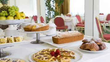 Free daily buffet breakfast