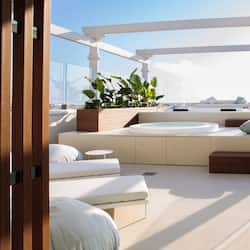 Sauna, hot tub, Turkish bath/hammam, body treatments, mud baths