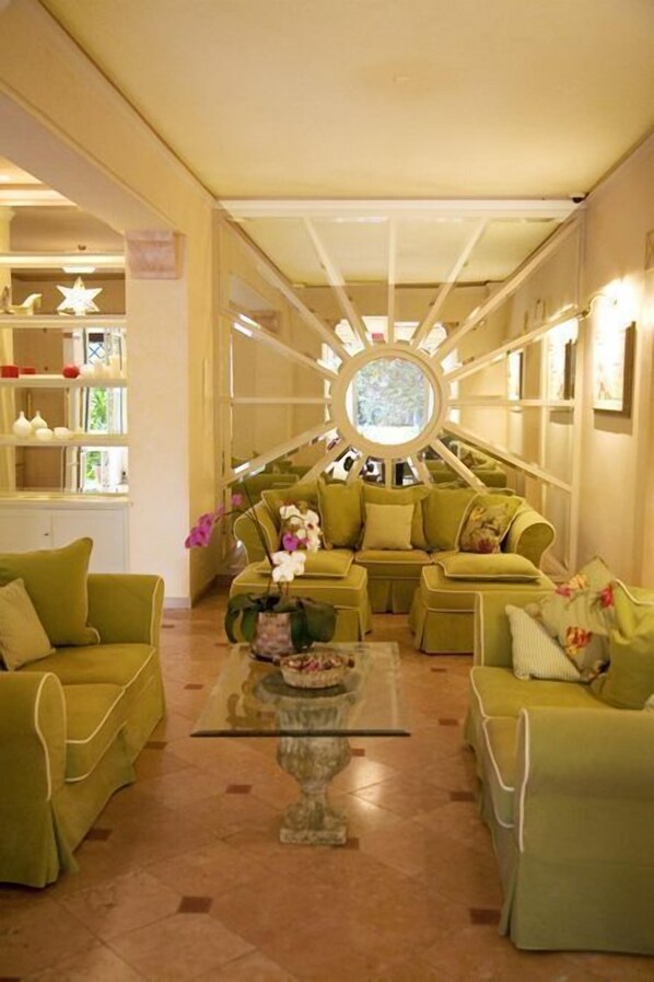 Lobby-Lounge