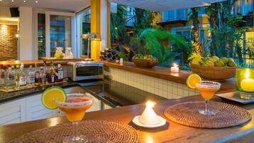 Bar en bord de piscine