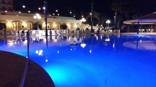 Outdoor pool, pool umbrellas, pool loungers