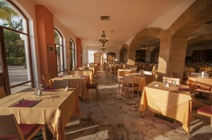 Se sirven desayunos y cenas 