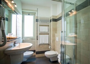 Dreibettzimmer | Badezimmer