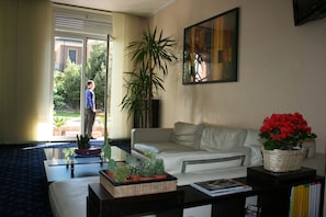 Coin salon dans le hall