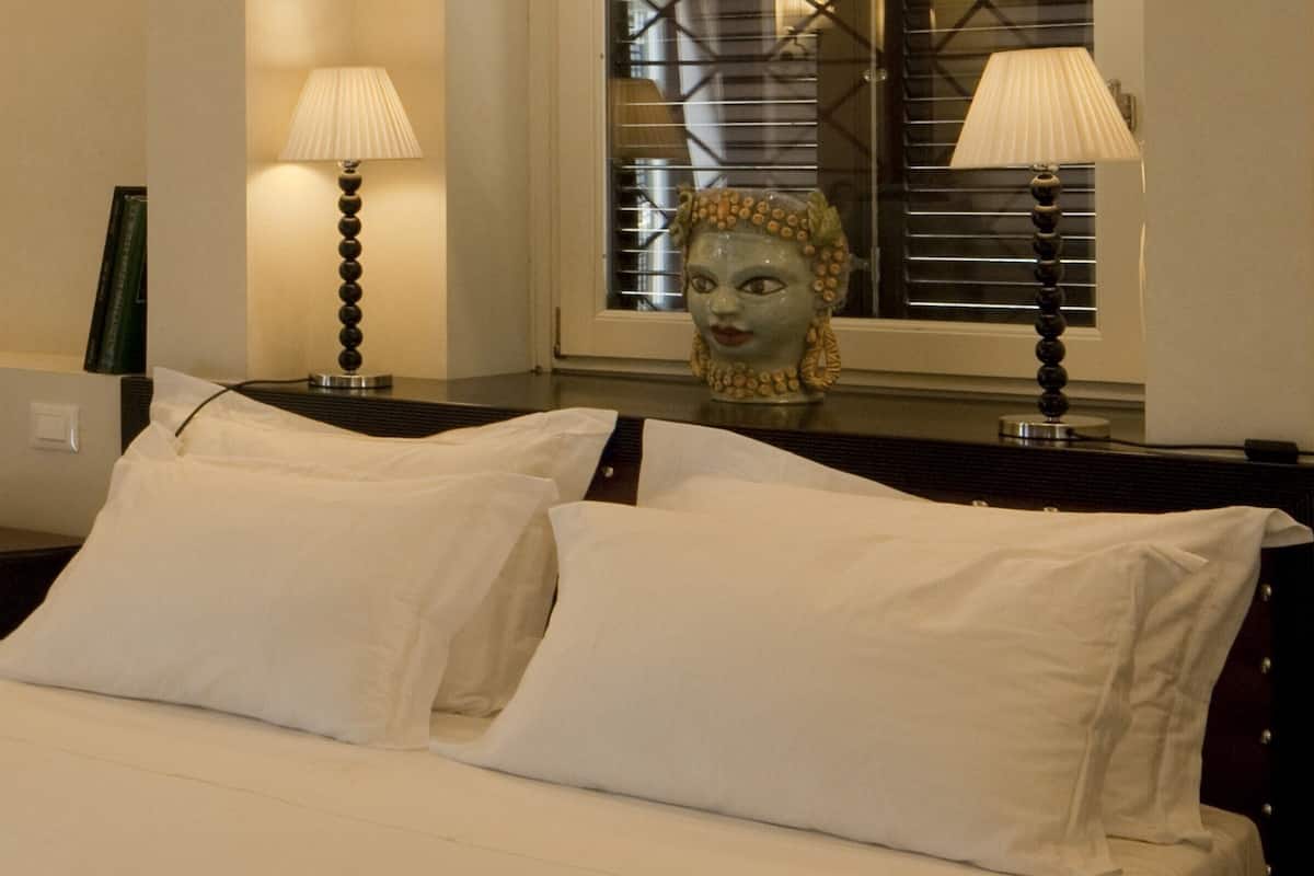 Comfort Room, 1 Queen Bed