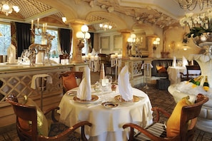 3 restaurants; lunch, dinner and brunch served  - Hotel Jagdhof Glashütte (Bad Laasphe)