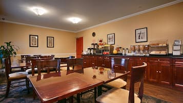 Desayuno continental gratuito y diario