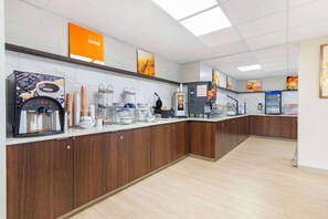 Free buffet breakfast  - Comfort Suites Northside Hospital Gwinnett (Lawrenceville)