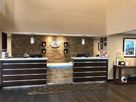 Hall. Comfort Suites Northside Hospital Gwinnett