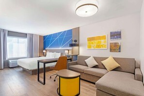 Suite, no fumadores | Escritorio, espacio para trabajar con un portátil, cortinas opacas