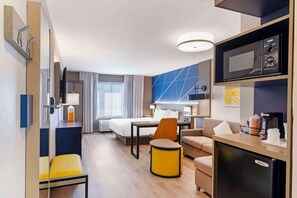 Suite, no fumadores | Escritorio, espacio para trabajar con un portátil, cortinas opacas