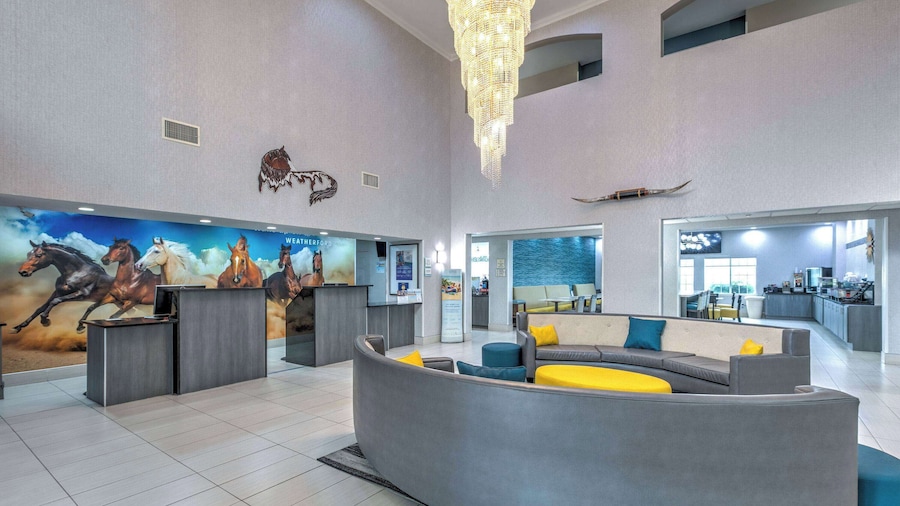 La Quinta Inn & Suites by Wyndham Weatherford