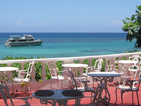 Terrace/patio. Silver Seas Hotel