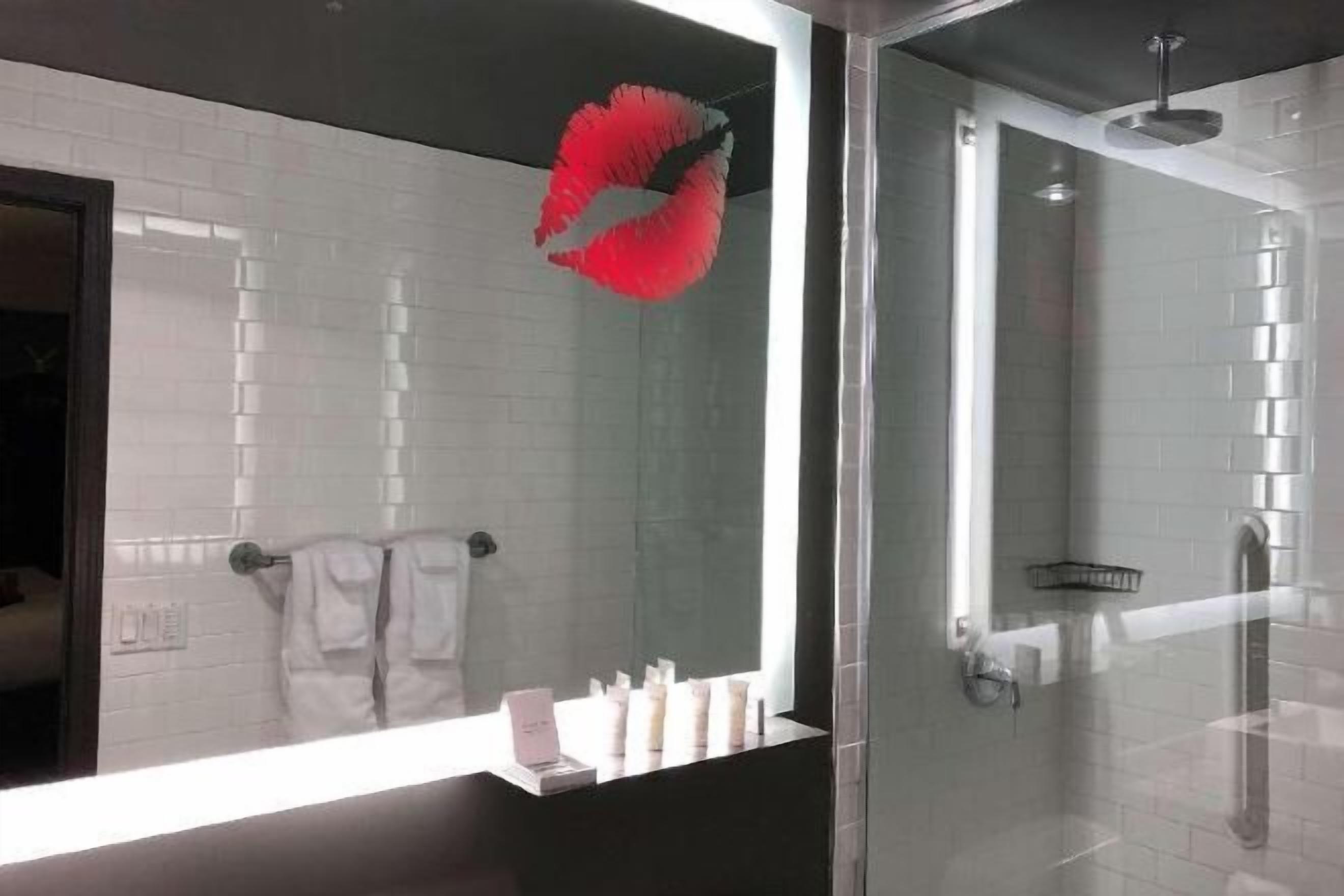 Shower, pancuran hujan,  dan perlengkapan mandi desainer