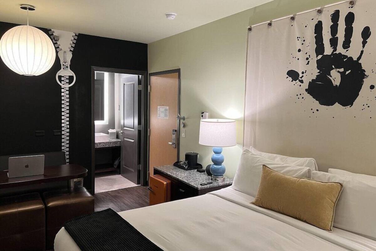 Egyptian cotton sheets, premium bedding, in-room safe, desk