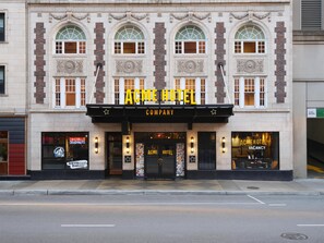 Exterior - ACME Hotel Chicago, Outset Collection by Hilton (Chicago)