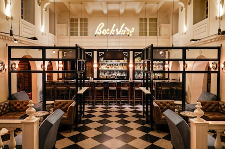 ACME Hotel Chicago, Outset Collection by Hilton
