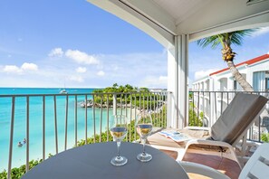 Standard Oceanfront, 1 Bedroom with Loft | Egyptian cotton sheets, premium bedding, down comforters, in-room safe - Grand Case Beach Club (Grand Case)